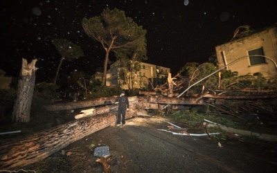 Gwałtowna burza z trąbami powietrznymi w rejonie Rzymu