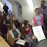 Wszyscy uczestnicy projektu otrzymali pamiątkowe dyplomy.