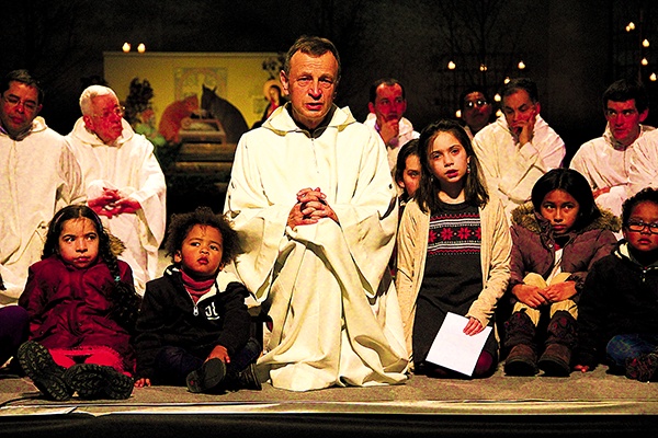 Brat Alois, przeor wspólnoty, podczas modlitwy w ramach  ESM w Pradze w grudniu 2014 r.