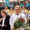 Jadwiga Kozłowska i Ryszard Ciombor witają zaproszonych na jubileuszową uroczystość.