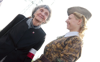 W otwarciu ronda im. Batalionu „Zośka” w Głogowie uczestniczyła Maria Urbaniec-Downarowicz ps. „Myszka”, która byłą łączniczką batalionu „Zośka”.