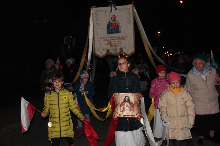 Powitanie ikony MB Częstochowskiej w parafii Niepokalanego Serca NMP w Skierniewicach