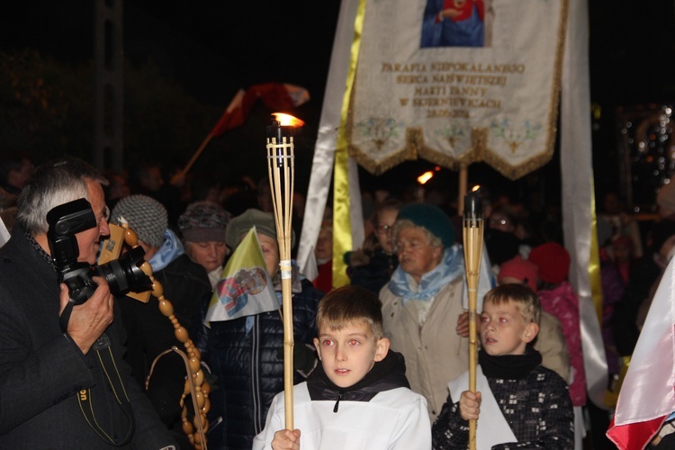 Powitanie ikony MB Częstochowskiej w parafii Niepokalanego Serca NMP w Skierniewicach