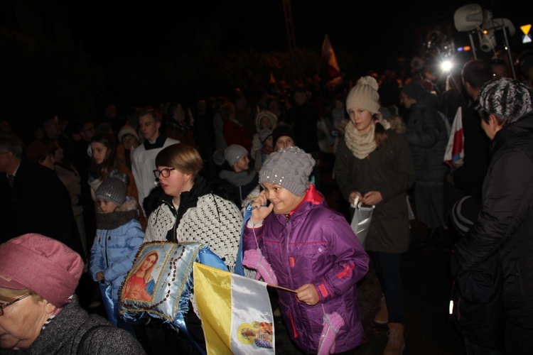 Powitanie ikony MB Częstochowskiej w parafii Niepokalanego Serca NMP w Skierniewicach