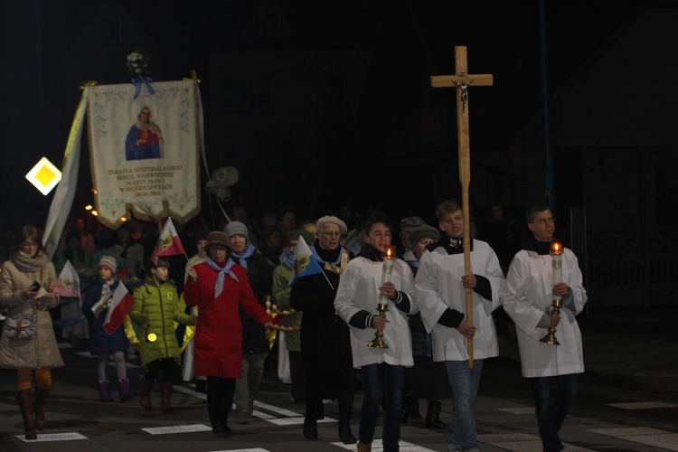 Powitanie ikony MB Częstochowskiej w parafii Niepokalanego Serca NMP w Skierniewicach