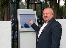 – W infokiosku znajdziemy wszystkie informacje dotyczące grobów znajdujących się na tej nekropolii – zapewnia Jan Maciaszek.