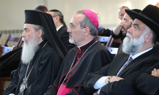 W podpisaniu deklaracji wzięli udział duchowni różnych wyznań, przybyli z Izraela