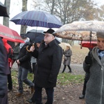 Z krzyżem przez były obóz zagłady Birkenau