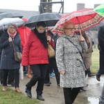 Z krzyżem przez były obóz zagłady Birkenau