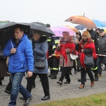 Z krzyżem przez były obóz zagłady Birkenau