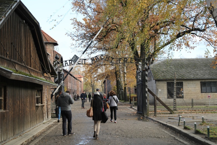 Modlitwa za dusze zmarłych w KL Auschwitz