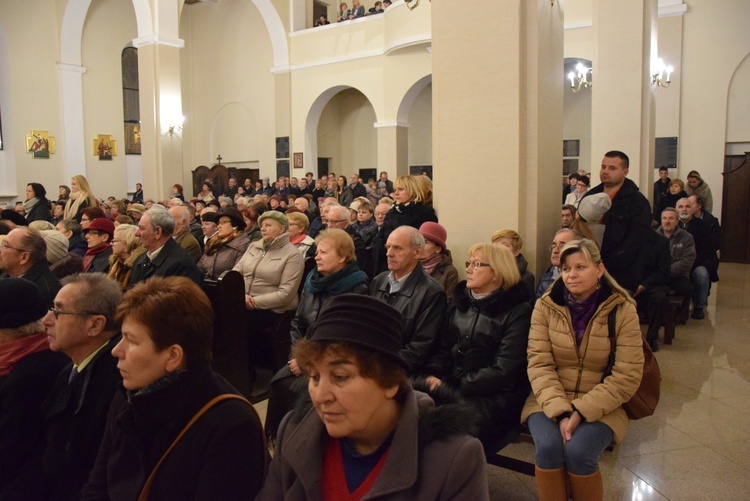 Powitanie ikony MB Częstochowskiej w parafii wojskowej w Skierniewicach