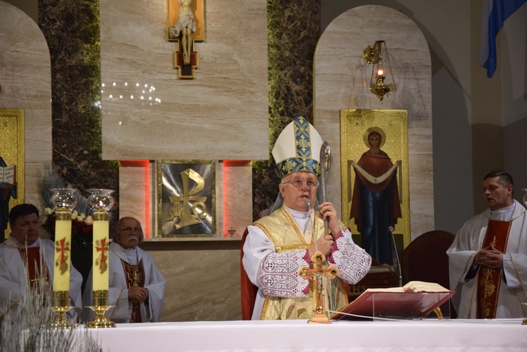 Powitanie ikony MB Częstochowskiej w parafii wojskowej w Skierniewicach