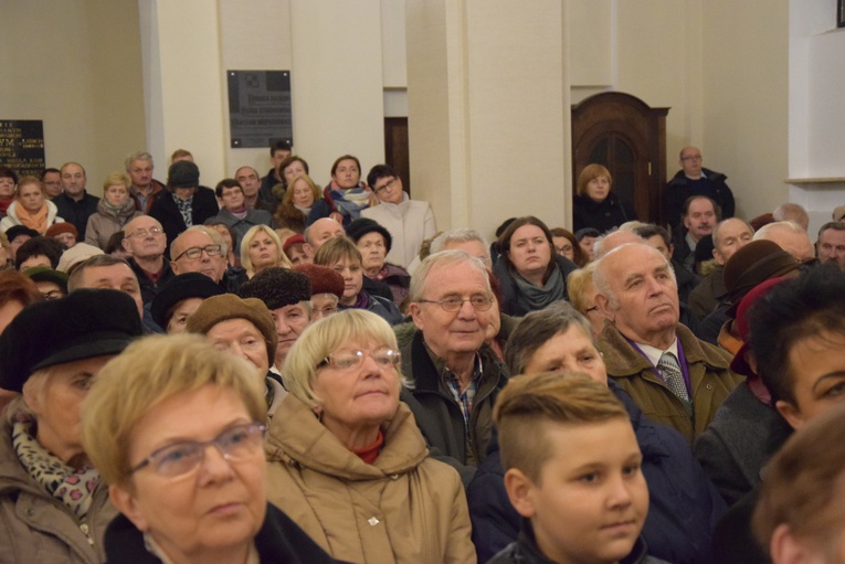 Powitanie ikony MB Częstochowskiej w parafii wojskowej w Skierniewicach