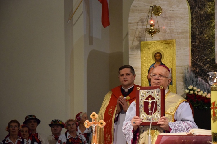 Powitanie ikony MB Częstochowskiej w parafii wojskowej w Skierniewicach