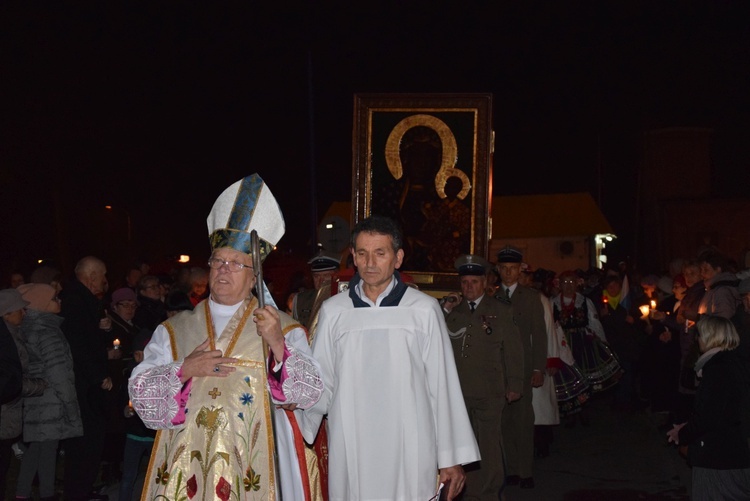 Powitanie ikony MB Częstochowskiej w parafii wojskowej w Skierniewicach