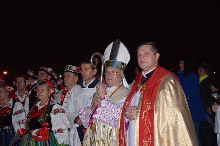 Powitanie ikony MB Częstochowskiej w parafii wojskowej w Skierniewicach