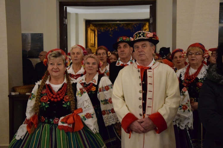 Powitanie ikony MB Częstochowskiej w parafii wojskowej w Skierniewicach