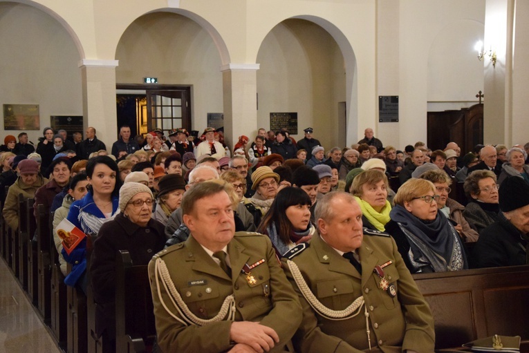 Powitanie ikony MB Częstochowskiej w parafii wojskowej w Skierniewicach