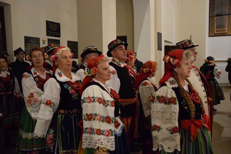 Powitanie ikony MB Częstochowskiej w parafii wojskowej w Skierniewicach