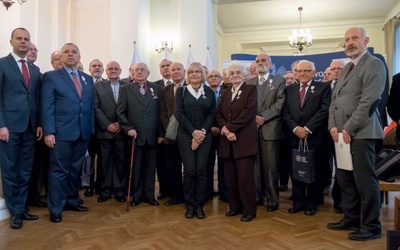 Prezydent odznaczył solidarnych