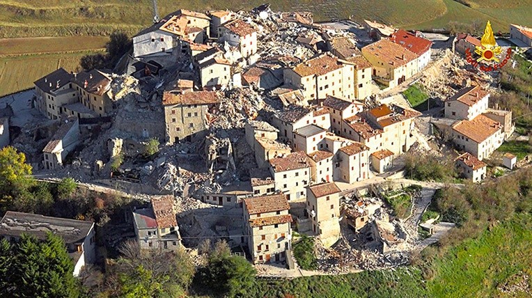 31.10.2016. Castelluccio di Norcia. Włochy.Trzęsienie ziemi o magnitudzie 6,5 dotknęło środkowe Włochy. Zniszczonych zostało wiele domów i kościołów. Tysiące ludzi znalazło się bez dachu nad głową.