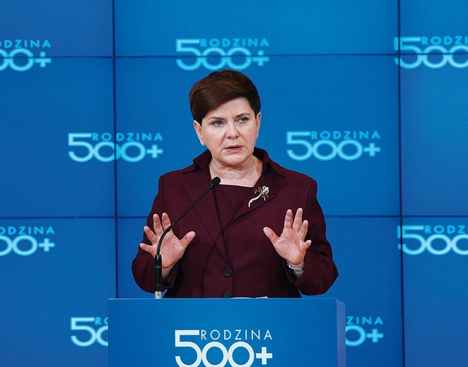 Wprowadzenie programu „500 plus” jest największym sukcesem pierwszego roku rządu Beaty Szydło.