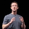Mark Zuckerberg, twórca Facebooka, nie kryje lewicowych poglądów. Wielokrotnie publicznie wspierał  np. postulaty środowisk gejowskich.
