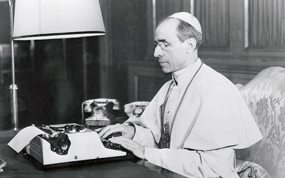 Eugenio Maria Giuseppe Giovanni Pacelli (1876–1958) był jako Pius XII papieżem od roku 1939.