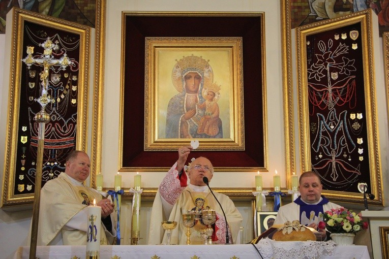 Powitanie ikony MB Częstochowskiej w parafii Grzymkowice-Byki