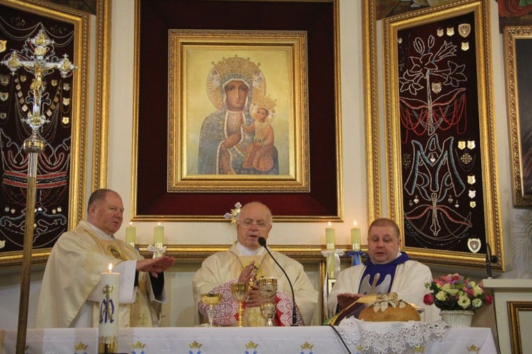 Powitanie ikony MB Częstochowskiej w parafii Grzymkowice-Byki