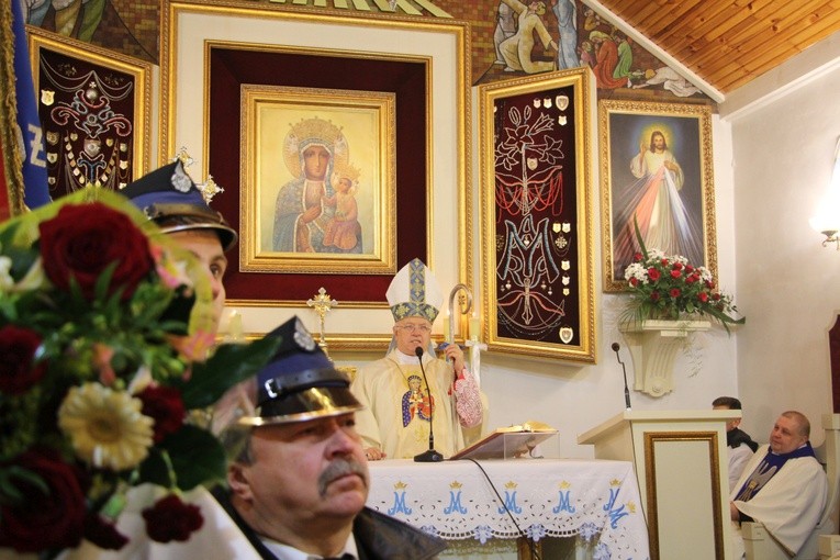 Powitanie ikony MB Częstochowskiej w parafii Grzymkowice-Byki