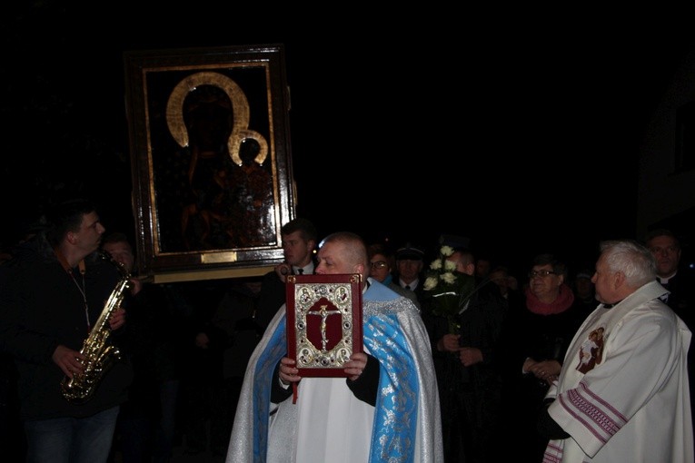 Powitanie ikony MB Częstochowskiej w parafii Grzymkowice-Byki