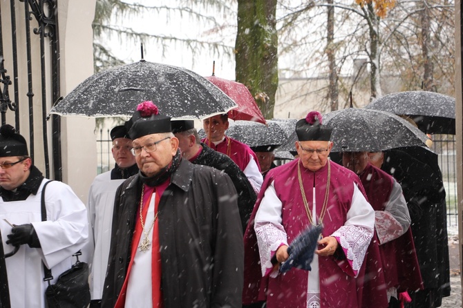 Procesja z relikwiami św. Wiktorii w Łowiczu