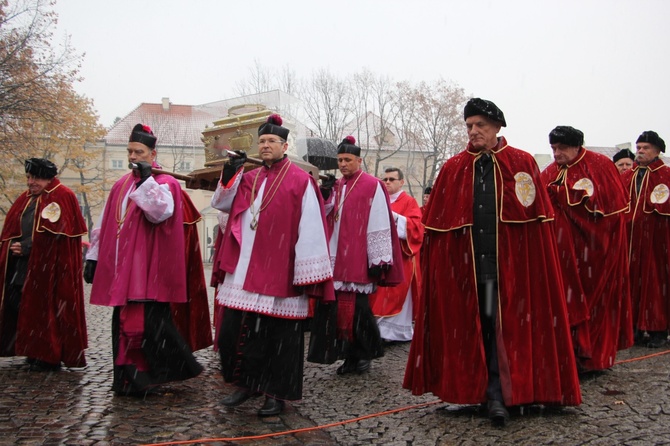 Procesja z relikwiami św. Wiktorii w Łowiczu
