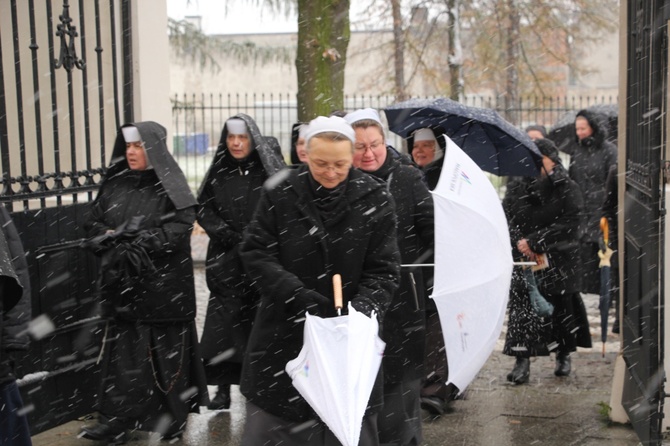 Procesja z relikwiami św. Wiktorii w Łowiczu