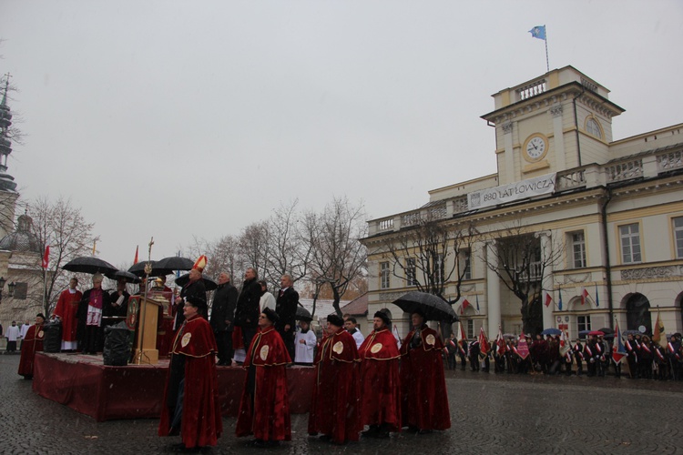 Procesja z relikwiami św. Wiktorii w Łowiczu