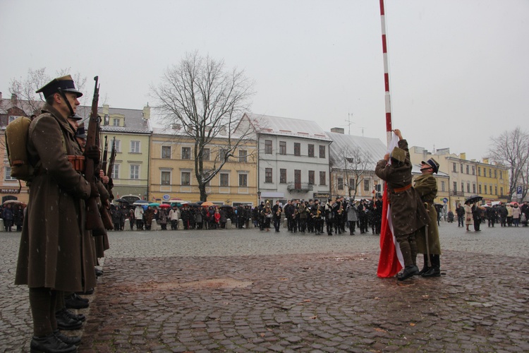 Procesja z relikwiami św. Wiktorii w Łowiczu