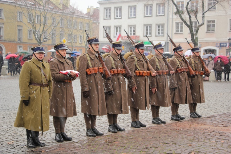 Procesja z relikwiami św. Wiktorii w Łowiczu