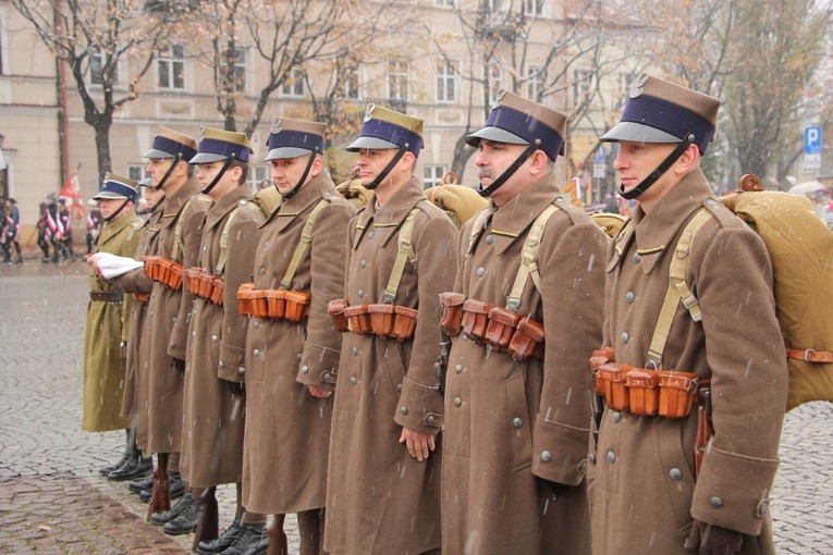 Procesja z relikwiami św. Wiktorii w Łowiczu