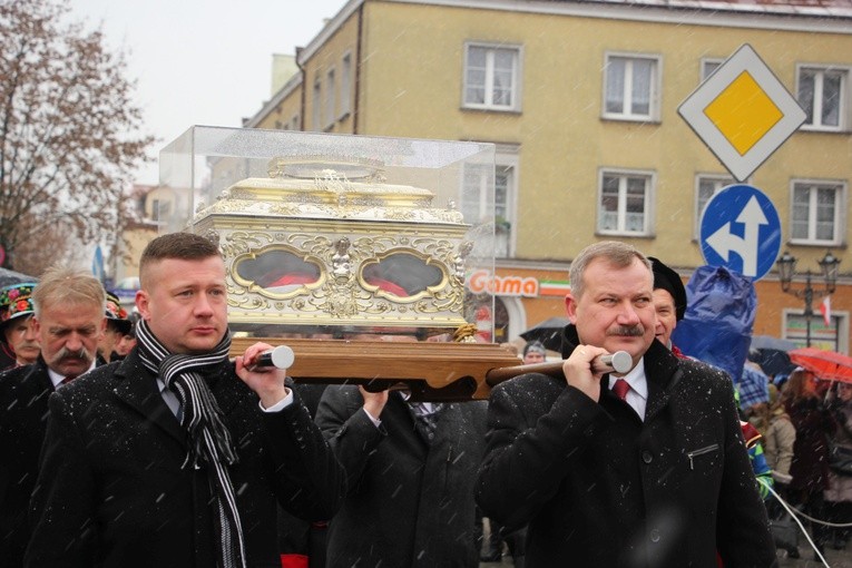 Procesja z relikwiami św. Wiktorii w Łowiczu