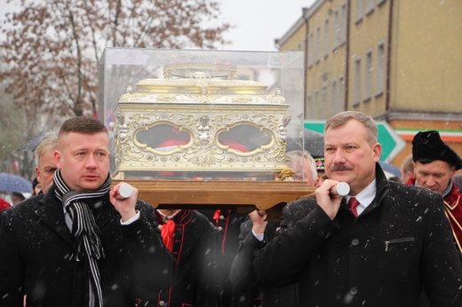 Procesja z relikwiami św. Wiktorii w Łowiczu