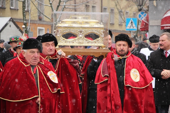 Procesja z relikwiami św. Wiktorii w Łowiczu