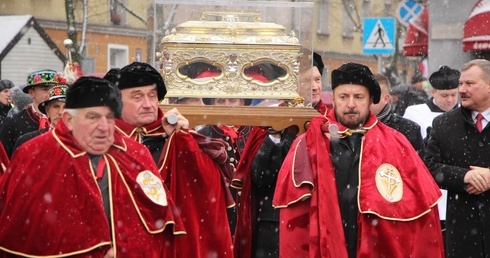Procesja z relikwiami św. Wiktorii w Łowiczu
