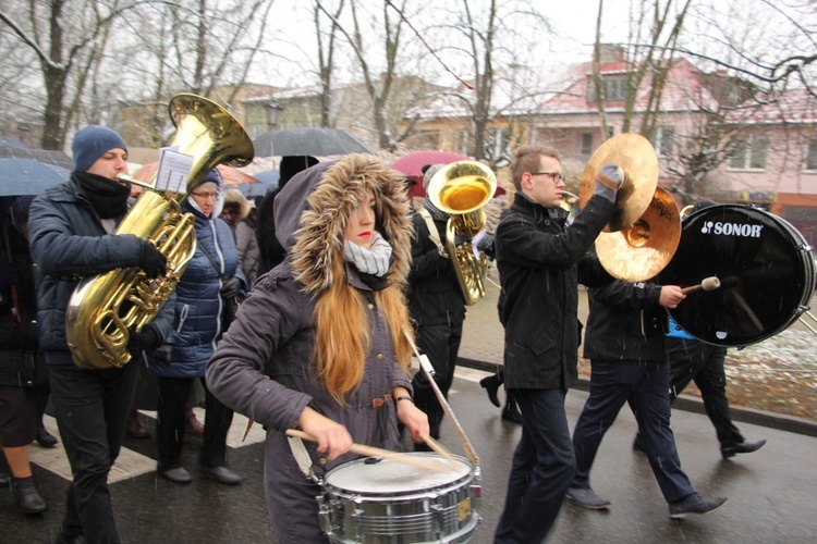 Procesja z relikwiami św. Wiktorii w Łowiczu