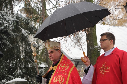 Procesja z relikwiami św. Wiktorii w Łowiczu