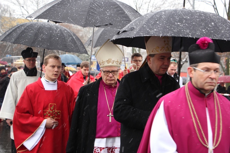 Procesja z relikwiami św. Wiktorii w Łowiczu