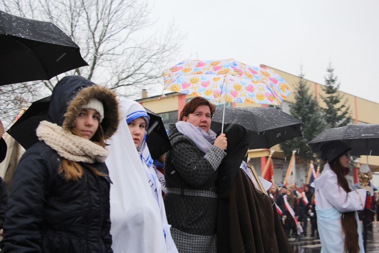 Procesja z relikwiami św. Wiktorii w Łowiczu