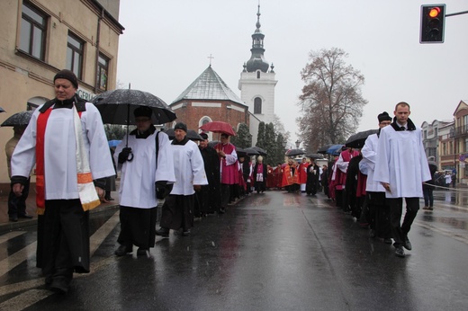 Procesja z relikwiami św. Wiktorii w Łowiczu