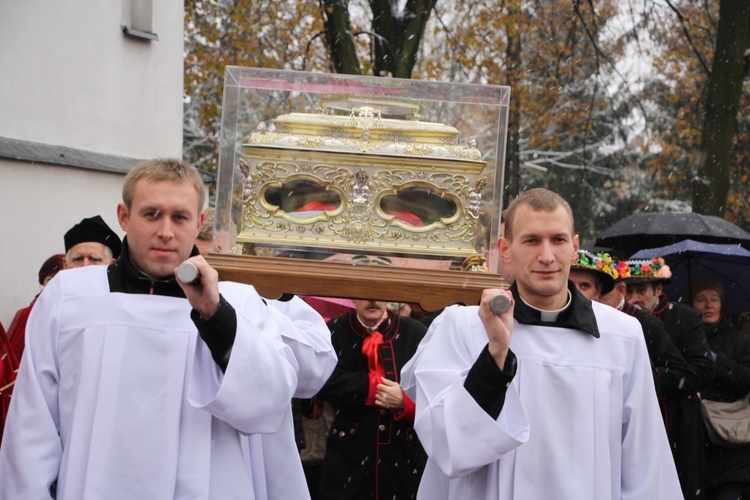 Procesja z relikwiami św. Wiktorii w Łowiczu